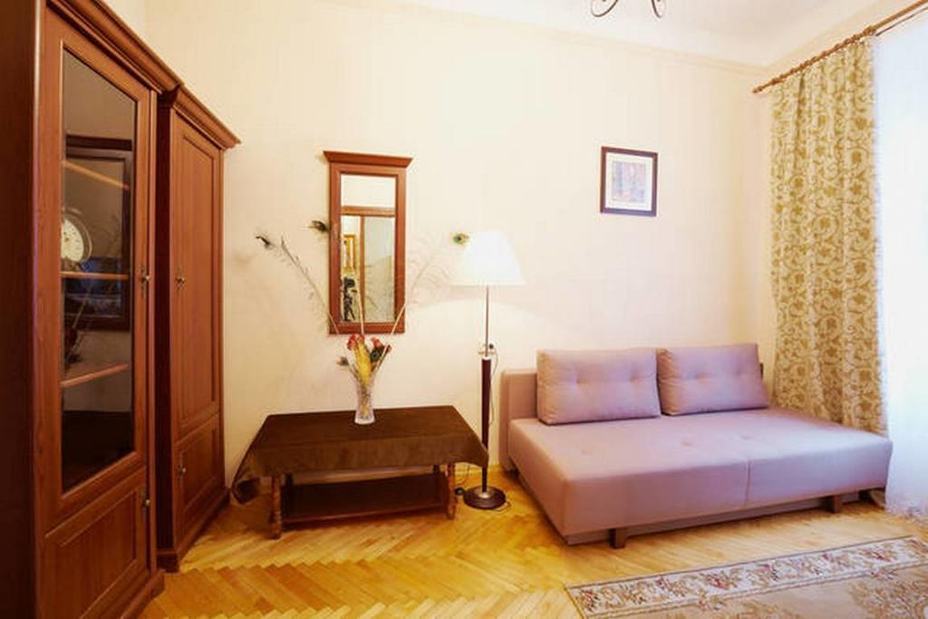 Pylnykarska 6 Apartment Lviv Ngoại thất bức ảnh